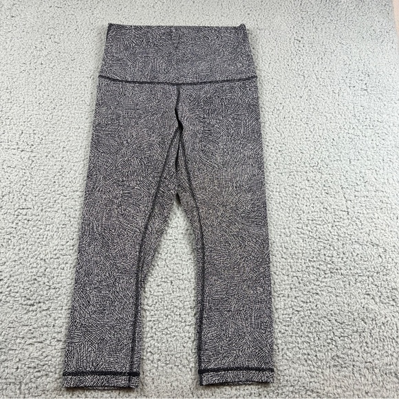 lululemon athletica Pants - Lululemon Wunder Under High Rise Crop Leggings Womens Size 8 Geometic Pattern